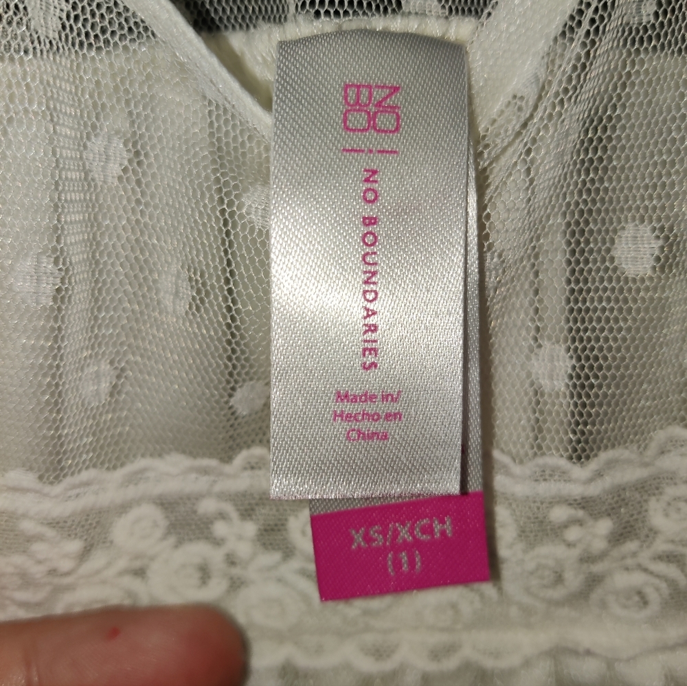 ***No Boundaries Beautiful Cream Blouse - Picture 5 of 6